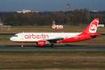 Air Berlin A 320-214 D-ABDC nach der Landung in Berlin-Tegel ...