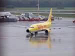 hamburg-ham Die neulich von Air Berlin �bernomende TUIfly mit einer B 737-73S, D-AHIA auf dem Hamburger Flughafen