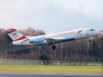 hamburg-ham Austrian Arrows, Fokker 70, OE-LFQ beim Start auf dem Hamburger Flughafen. Aufgenommen am 13.12.09.