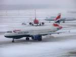 A320 British Airways, A320-232, G-EUUK auf dem Hamburger Flughafen. Aufgenommen am 19.12.09.