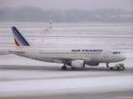 A319 Air France, A319-112, F-GRHH auf dem Hamburger Flughafen. Aufgenommen am 19.12.09.