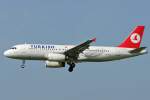 A320 Turkish Airlines, Airbus A320-232 im Endanflug auf Rwy 14. 10.6.2007