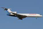TU-154 Rossiya, Tupolev TU-154M , auf dem sonnt�glichen Charterflug aus St.Petersburg, im Endanflug auf Rwy 34.  24.6.2007