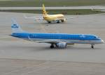 KLM cityhopper, PH-EZC, Embraer ...  Wolfgang Kleuser 23.12.2009