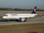 Lufthansa Ein Airbus A320-200, der Lufthansa, mit Registration D-AIPD, am Flughafen M�nchen.