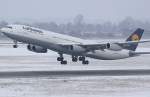 Nahaufnahme von D-AIGO (Airbus A340-313X) Offenbach beim Start in DUS. ...