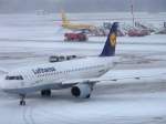 Lufthansa Lufthansa, A320-211, D-AIPZ auf dem Hamburger Flughafen. Aufgenommen am 19.12.09.