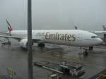 777 Emirates, B777-31H ER, A6-EBX auf dem Flughafen Z�rich. Aufgenommen am 31.01.10. Mehr auf flugzeuge.startbilder.de