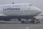 Lufthansa-Boeing 747-400 beim Push-back ...  Matthias Weber 18.02.2010