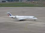 Ein CRJ 200 der Britt Air (Air France Tochter) rollt ...