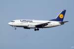 Die Bad Nauheim (D-ABIW, 737-500) der Lufthansa im Anflug auf ...