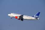 Ein Airbus A-319-132 von SAS mit der Kennung OY-KBR aufgenommen ...