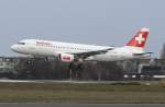 Swiss A 320-214 HB-IJU bei der Landung am fr�hen Morgen ...