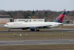 Delta Airlines B 767-332(ER) N184DN nach der Landung in Berlin-Tegel ...
