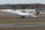 Lufthansa Regional(CityLine) Canadair Regjet CRJ701ER D-ACPG beim Start in Berlin-Tegel ...