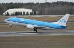 KLM B 737-306 PH-BTE beim Start in Berlin-Tegel am 27.02.2010 ...