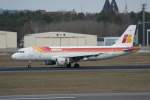 Iberia A 320-214 EC-HAG nach der Landung in Berlin-Tegel am ...