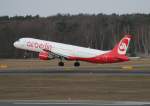 Air Berlin A 321-211 D-ALSA beim Start in Berlin-Tegel am ...