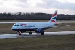 Der Airbus A319 G-EUPC der British Airways nach der Landung ...