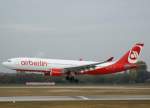 A330 Air Berlin, D-ALPJ (aktuelle-AB-Lackierung), Airbus A 330-200, 2009.10.24, DUS, D�sseldorf, Germany