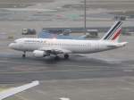A320 Air France-AIrbus A320 mit der Kennung F-GKXU auf dem Weg zur Startbahn in Frankfurt am Main (06.02.2010)
