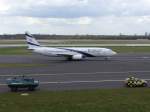 EL AL Israel Airlines. 4X-EKI. Boeing 737-86N. Flughafen D�sseldorf. 27.03.2010.
 ...