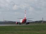 karlsruhe-baden-baden-fkb Air Berlin-Boeing 737-700 kurz vor dem Take-off (Baden-Airpark am 1. April 2010)