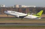 berlin-tegel-txl Air Baltic B 737-36Q YL-BBY beim Start in Berlin-Tegel am 02.04.2010