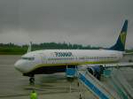 Ryanair Boeing 737-800 der Ryanair erreicht ihre Parkposition am Flughafen Frankfurt-Hahn.