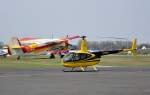 AN-2 D-FKMA und R 44 Raven II D-HALB, abgestellt am ...