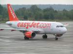 Easyjet Airbus A319 der Airline easyJet im Flughafen Berlin-Sch�nefeld.
(Berlin 09.12.2003)