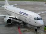 SunExpress Boeing 737-800 mit der Registrierung TC-SUJ im Flughafen Berlin-Sch�nefeld. ...