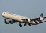 THAI-AIR Airbus A 340-642 im Anflug auf Z�rich-Kloten am 28.4.2010. ...
