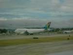 747 Boeing 747-400 der South African Airways steht am 15.08.07 auf einer Vorfeld Parkposition des Lissaboner Flughafens