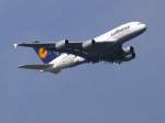 Lufthansa Lufthansa-Aibus A380 D-AIMA nach dem Start in Finkenwerder (2), (von einer Elb-F�hre geschossen); Hamburg, 24.04.2010
