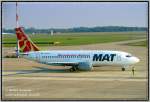 Eine Boeing 737-800 der Macedonien Airlines in Flughafen Sch�nefeld.  ...