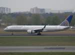 757 Continental Airlnes B 757-224 N18112 nach der Landung in Berlin-Tegel am 24.04.2010