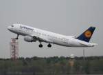Lufthansa Lufthansa A 320-211 D-AIQH 'Dessau' beim Start in Berlin-Tegel am 24.04.2010