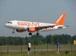 berlin-schonefeld-sxf Easy Jet 13.08.2007

G-EZAH 

RMK: MIt 2 Spotter