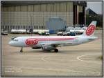 A320 A 320 der �stereichischen Niki Airlines soeben gelandet in Flughafen Berlin-Tegel. 22.10.05
