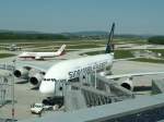 A380 Airbus A-380 der Singapore Airlines am 25.05.10 am Flughafen Z�rich-Kloten,Standplatz E67