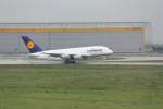 Lufthansa Nach der Pause ging es f�r den A380 von der Startbahn S�d wieder in den dunklen und verregneten Himmel �ber Leipzig. Fotografiert am 01.06.2010. Einen Gru� noch an den Fotokollegen, der extra f�r dieses Event aus M�nchen angereist ist ;-) 