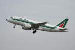 A319 Alitalia A 319-112 I-BIMD beim Start in Berlin-Tegel am 24.04.2010