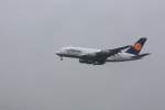 A380 Landeanflug des Airbus A380-800 'Frankfurt am Main' auf den Flughafen Linz am 02. Juni 2010 bei str�mendem Regen.