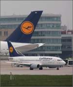 Lufthansa Gr��envergleich I: die H�he des Seitenleitwerks einer Boing 737 entspricht gerade der Rumpfh�he der A380. 02.06.2010 (Matthias).