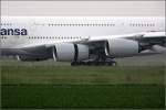 Lufthansa Die A380 anders gesehen, hier noch auf der Landebahn. 02.06.2010 (Matthias)