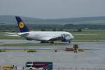 Lufthansa Airbus A380-800 A-AIMA 'Frankfurt am Main' macht sich auf den Weg zur Startbahn am Flughafen Wien Schwechat. 2.6.2010