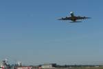 berlin-tegel-txl Die Maschine ist getrimmt, die Richtung stimmt wieder. Die A380-800 der Lufthansa ('die' soll richtig sein. Ist wohl eine weibliche Maschine...) verl��t Berlin-Tegel um als n�chstes Hannover zu besuchen. Hoffentlich! Hunderte Fans der Maschine am Flughafen Z�rich warteten n�mlich gestern vergeblich. Der angek�ndigte Besuch fand nicht statt. (Animosit�ten D - CH wegen der Flugbewegungen �ber dem S�d-Schwarzwald??) Foto:03.06.2010 