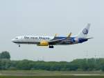 dusseldorf-dus TUIfly 'Der neue Sharan'; D-AHFB; Boeing 737-8K5. Flughafen D�sseldorf. 28.05.2010.