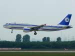 A320 Azerbaijan mit vorl. Reg: HB-IOT; Airbus 320. Flughafen D�sseldorf. 28.05.2010.